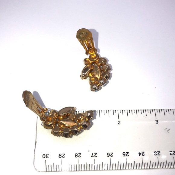 Vintage Clip-on Earrings - Picture 5 of 5
